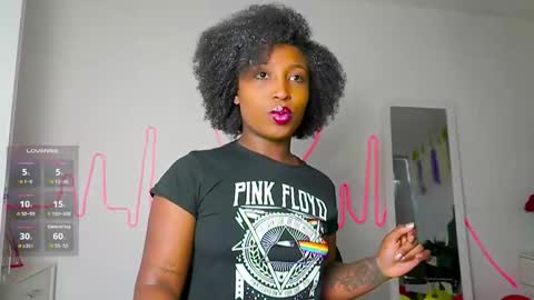 Snapshot of emmasanzoficial chatting on 27, 9, 2025 Sara online show from 27, 9, 2025