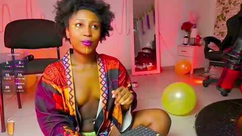 Snapshot of emmasanzoficial chatting on 28, 9, 2025 Sara online show from 28, 9, 2025