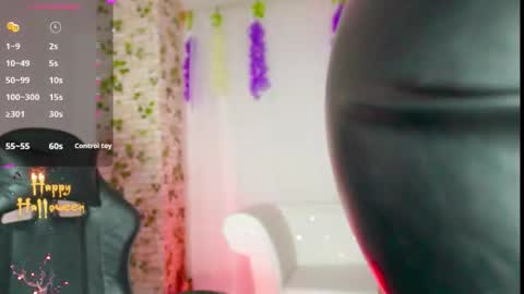 Snapshot of emmasanzoficial chatting on 5, 10, 2025 Sara online show from 5, 10, 2025