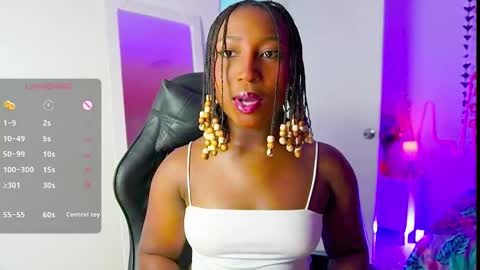 Snapshot of emmasanzoficial chatting on 9, 10, 2025 Sara online show from 9, 10, 2025