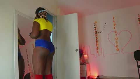 Snapshot of emmasanzoficial chatting on 12, 10, 2025 Sara online show from 12, 10, 2025