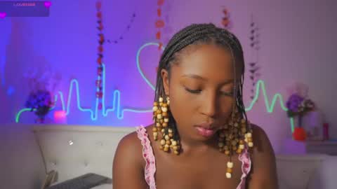 Snapshot of emmasanzoficial chatting on 13, 10, 2025 Sara online show from 13, 10, 2025