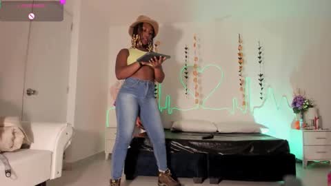 Snapshot of emmasanzoficial chatting on 18, 10, 2025 Sara online show from 18, 10, 2025