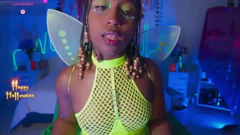 Snapshot of emmasanzoficial chatting on 31, 10, 2025 Sara online show from 31, 10, 2025