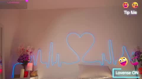 Snapshot of emmasanzoficial chatting on 6, 11, 2025 Sara online show from 6, 11, 2025