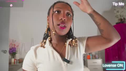 Snapshot of emmasanzoficial chatting on 7, 11, 2025 Sara online show from 7, 11, 2025