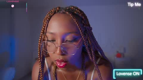 Snapshot of emmasanzoficial chatting on 13, 11, 2025 Sara online show from 13, 11, 2025