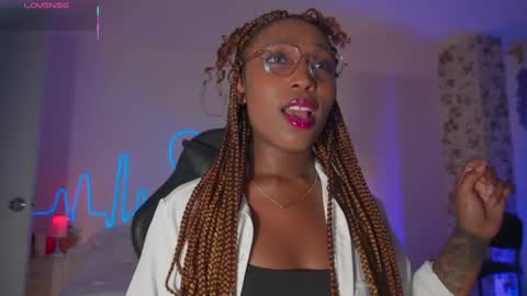 Snapshot of emmasanzoficial chatting on 24, 11, 2025 Sara online show from 24, 11, 2025