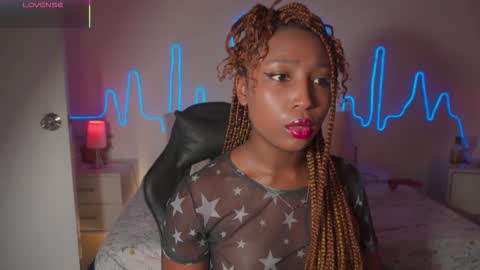 Snapshot of emmasanzoficial chatting on 27, 11, 2025 Sara online show from 27, 11, 2025