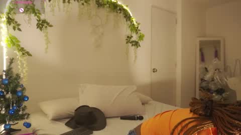 Snapshot of emmasanzoficial chatting on 29, 11, 2025 Sara online show from 29, 11, 2025