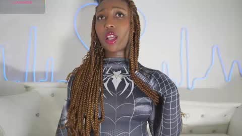 Snapshot of emmasanzoficial chatting on 30, 11, 2025 Sara online show from 30, 11, 2025