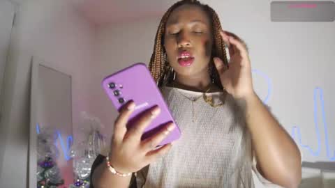 Snapshot of emmasanzoficial chatting on 1, 12, 2025 Sara online show from 1, 12, 2025