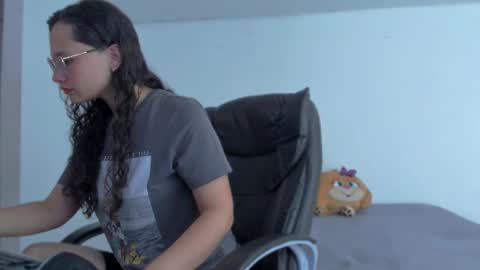 Snapshot of emmatorres9 chatting on 19, 12, 2024 Emma Torres online show from 19, 12, 2024