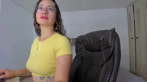 Snapshot of emmatorres9 chatting on 23, 12, 2024 Emma Torres online show from 23, 12, 2024