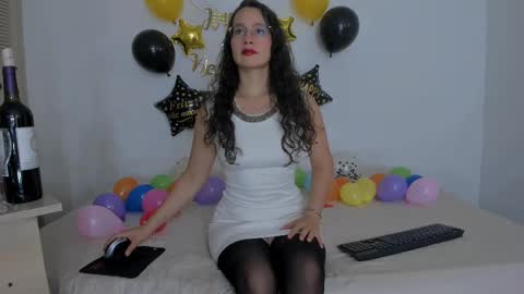 Snapshot of emmatorres9 chatting on 30, 12, 2024 Emma Torres online show from 30, 12, 2024