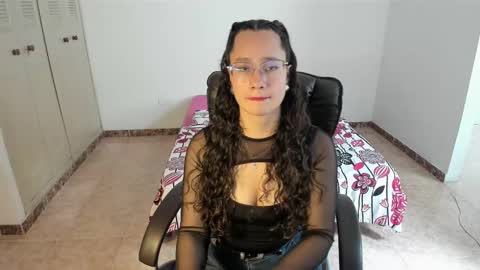 Snapshot of emmatorres9 chatting on 22, 2, 2025 Emma Torres online show from 22, 2, 2025