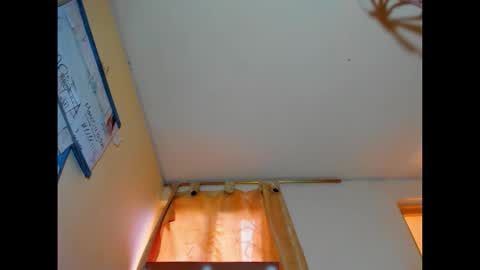 Snapshot of emmawuilian chatting on 21, 9, 2025 hi im emmalina welcome to your happy place online show from 21, 9, 2025