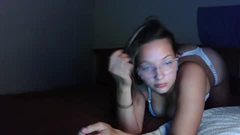 Snapshot of emme2552 chatting on 27, 7, 2026 emme2552 online show from 27, 7, 2026
