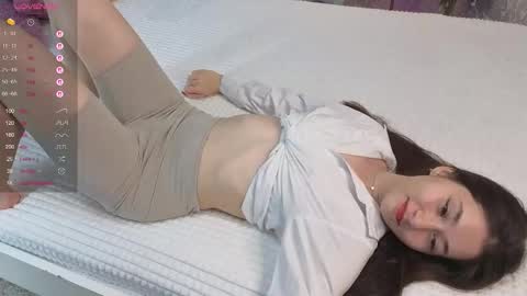 Snapshot of emmicanfly chatting on 6, 11, 2025 Emmi online show from 6, 11, 2025