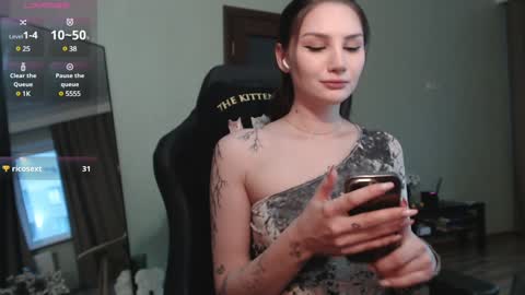 Snapshot of emmiclo chatting on 26, 1, 2025 Emily online show from 26, 1, 2025