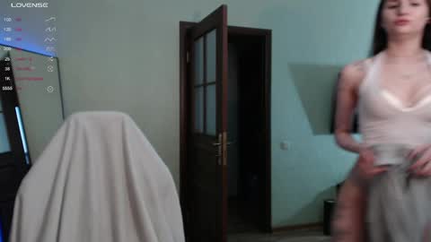 Snapshot of emmiclo chatting on 8, 5, 2026 Emily online show from 8, 5, 2026
