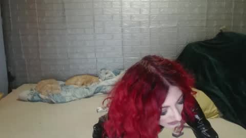 Emmily000 online show from 4, 11, 2025