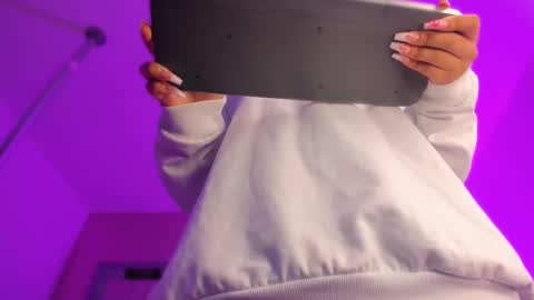    online show from 19, 9, 2025