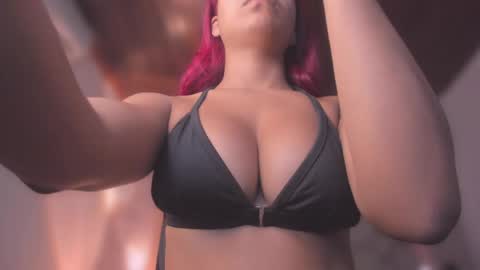 Snapshot of emmily_savage chatting on 14, 5, 2026 online show from 14, 5, 2026
