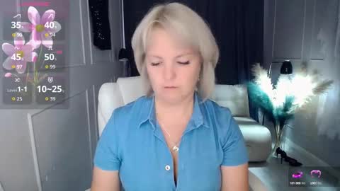 Snapshot of emmmam chatting on 15, 9, 2025 emmmam online show from 15, 9, 2025