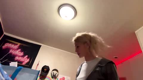 Snapshot of emmwarr1514 chatting on 5, 3, 2025 emmwarr1514 online show from 5, 3, 2025