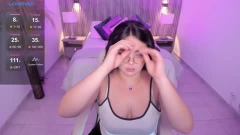 Emmy Walker online show from 18, 10, 2025