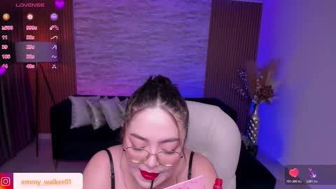 Emmy Walker online show from 15, 12, 2025