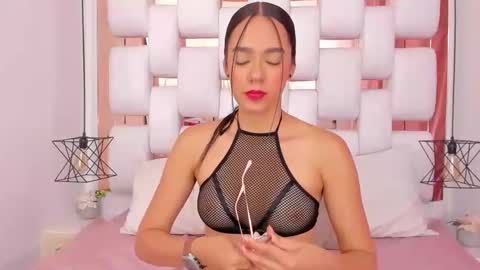 Snapshot of emmycruzz chatting on 26, 10, 2025 emmy online show from 26, 10, 2025