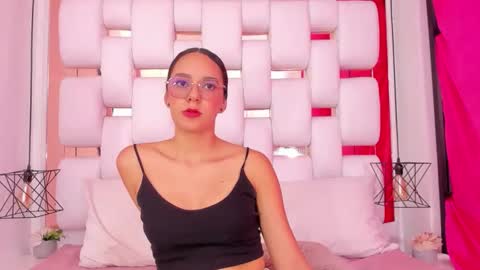 Snapshot of emmycruzz chatting on 20, 11, 2025 emmy online show from 20, 11, 2025