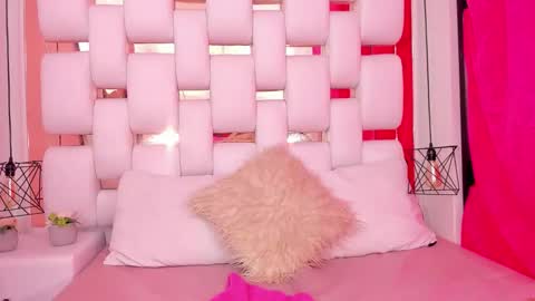 Snapshot of emmycruzz chatting on 18, 12, 2025 emmy online show from 18, 12, 2025