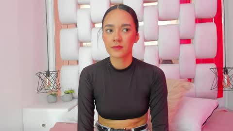 Snapshot of emmycruzz chatting on 20, 12, 2025 emmy online show from 20, 12, 2025