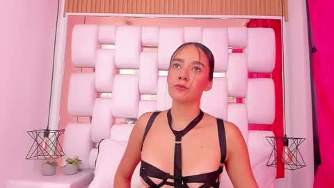 Snapshot of emmycruzz chatting on 22, 12, 2025 emmy online show from 22, 12, 2025