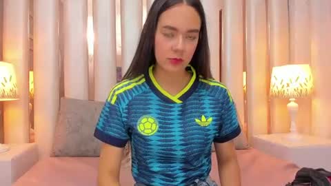 Snapshot of emmycruzz chatting on 27, 6, 2026 emmy online show from 27, 6, 2026