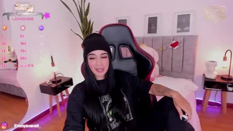 Emmy Evans  online show from 16, 12, 2024