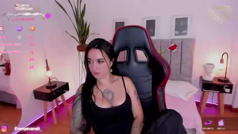 Emmy Evans  online show from 17, 12, 2024