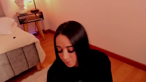 Emmy Evans  online show from 30, 12, 2024