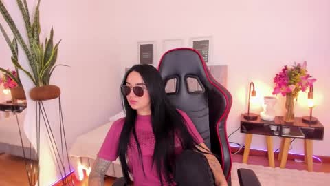 Emmy Evans  online show from 22, 2, 2025