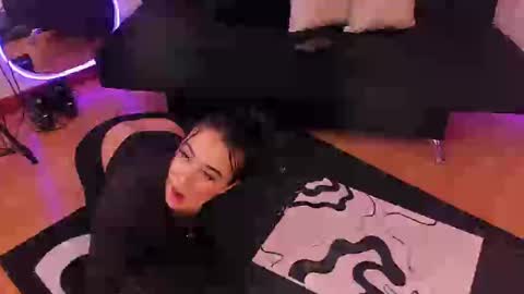 Emmy Evans  online show from 19, 9, 2025