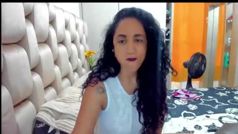 Snapshot of emperatriztapia chatting on 4, 1, 2025 emperatriztapia online show from 4, 1, 2025