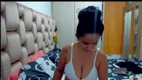 Snapshot of emperatriztapia chatting on 25, 1, 2025 emperatriztapia online show from 25, 1, 2025