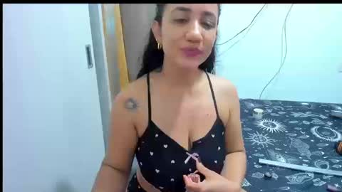 Snapshot of emperatriztapia chatting on 19, 10, 2025 emperatriztapia online show from 19, 10, 2025
