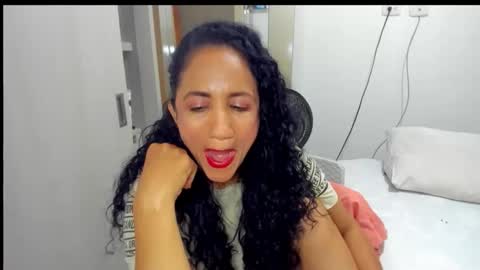 Snapshot of emperatriztapia chatting on 6, 11, 2025 emperatriztapia online show from 6, 11, 2025