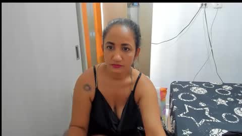 Snapshot of emperatriztapia chatting on 14, 11, 2025 emperatriztapia online show from 14, 11, 2025