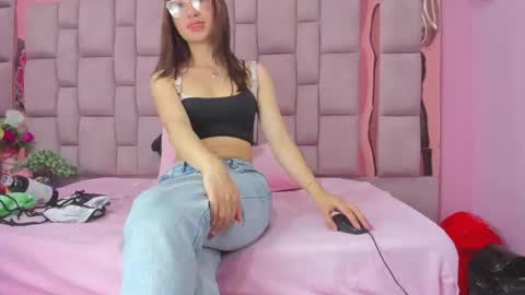 Snapshot of emy_latin chatting on 25, 10, 2025 emy_latin online show from 25, 10, 2025