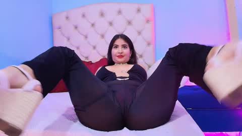 Snapshot of emy_ly chatting on 13, 12, 2025 emy online show from 13, 12, 2025